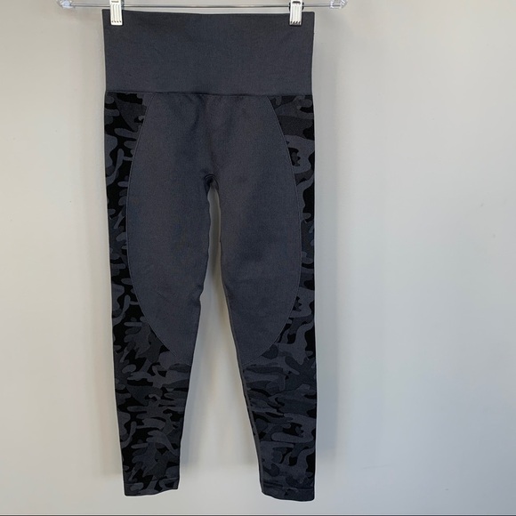 Zyia Dark Gray Leggings With Camo Detail Down The Side Size S - Picture 1 of 5